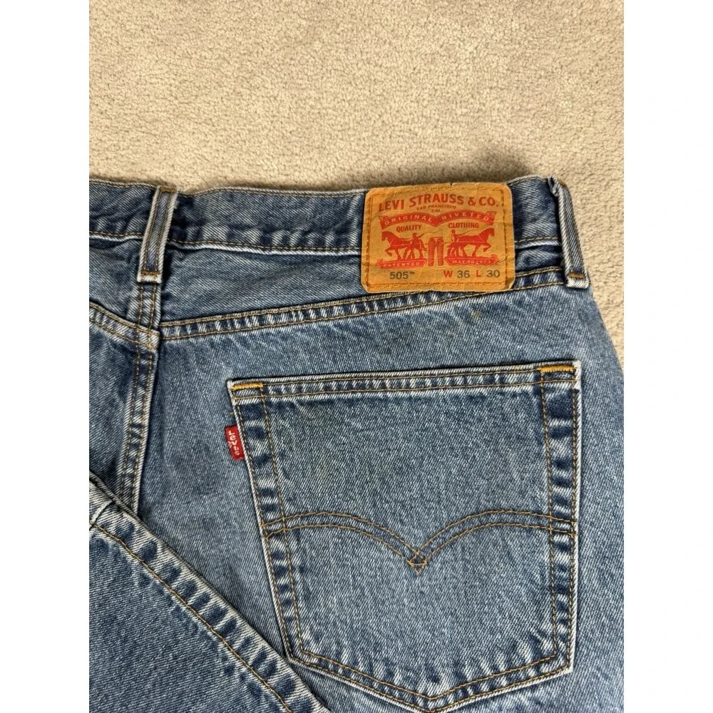 Levis 505 Men 36x30 Blue Medium Wash Straight Fit Denim Classic Dad Jeans Work
